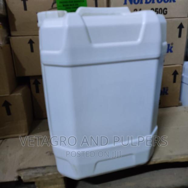 Combat Periodic Floor Cleaner - thumbnail 3