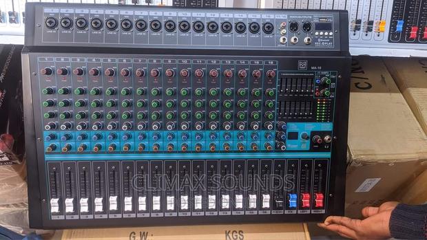 Powered Mixer Martin Audio 16 Channel's