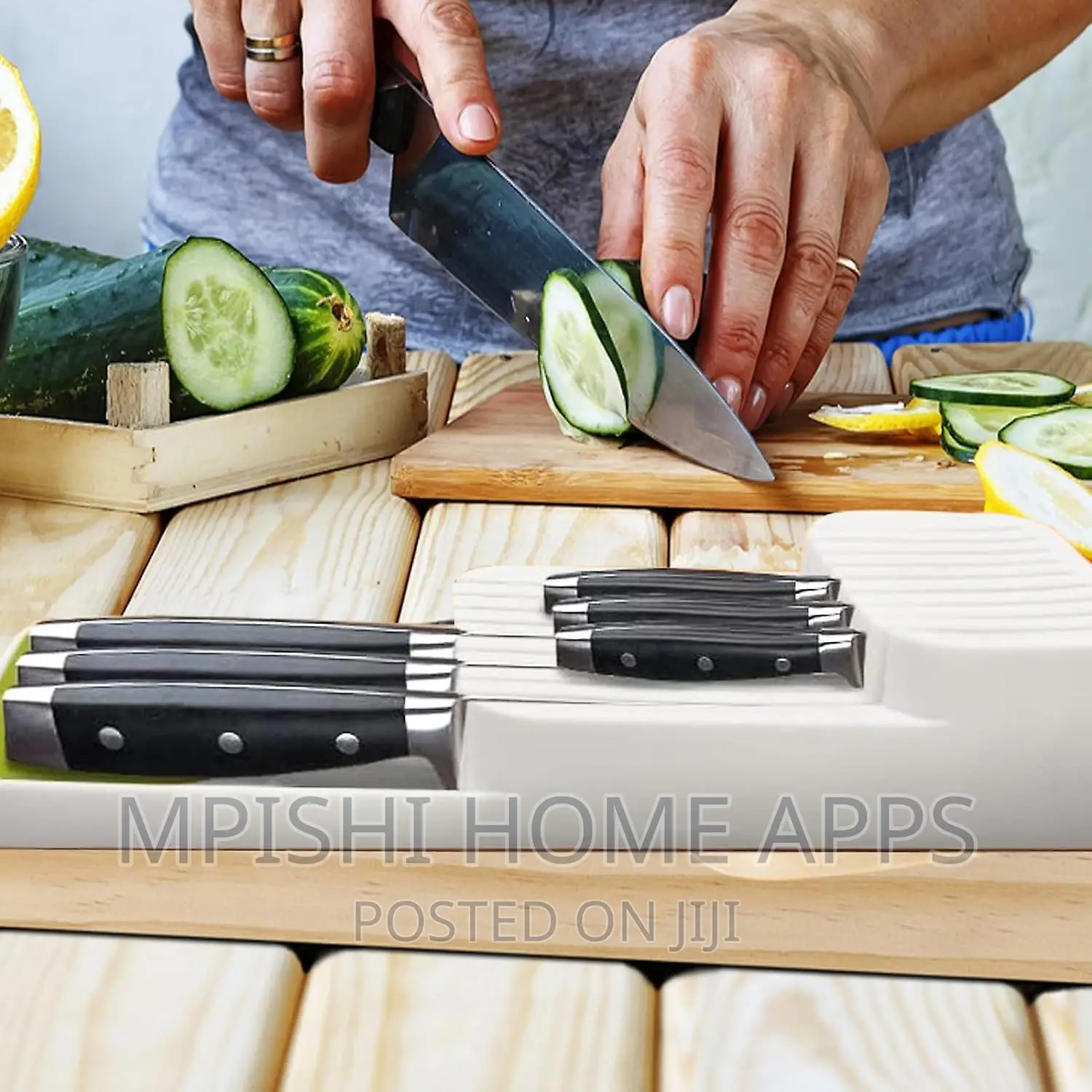 Compact Knifes Organizer