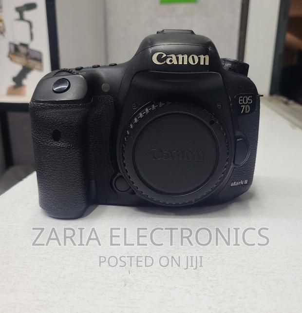 Canon EOS 7d Mark II With 18-55mm Lens - main view