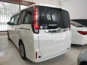 Toyota Noah 2017 Ivory