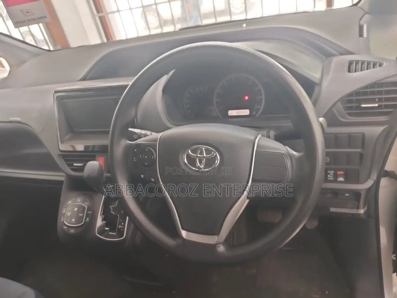 Toyota Noah 2017 Ivory