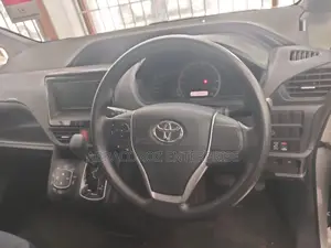 Toyota Noah 2017 Ivory
