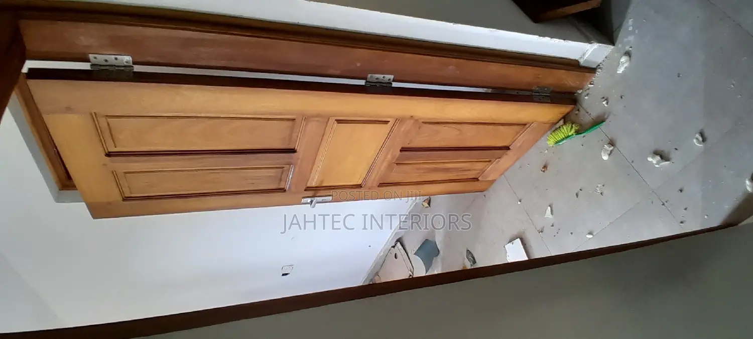 Mahogany Solid Doors Fixing Locks