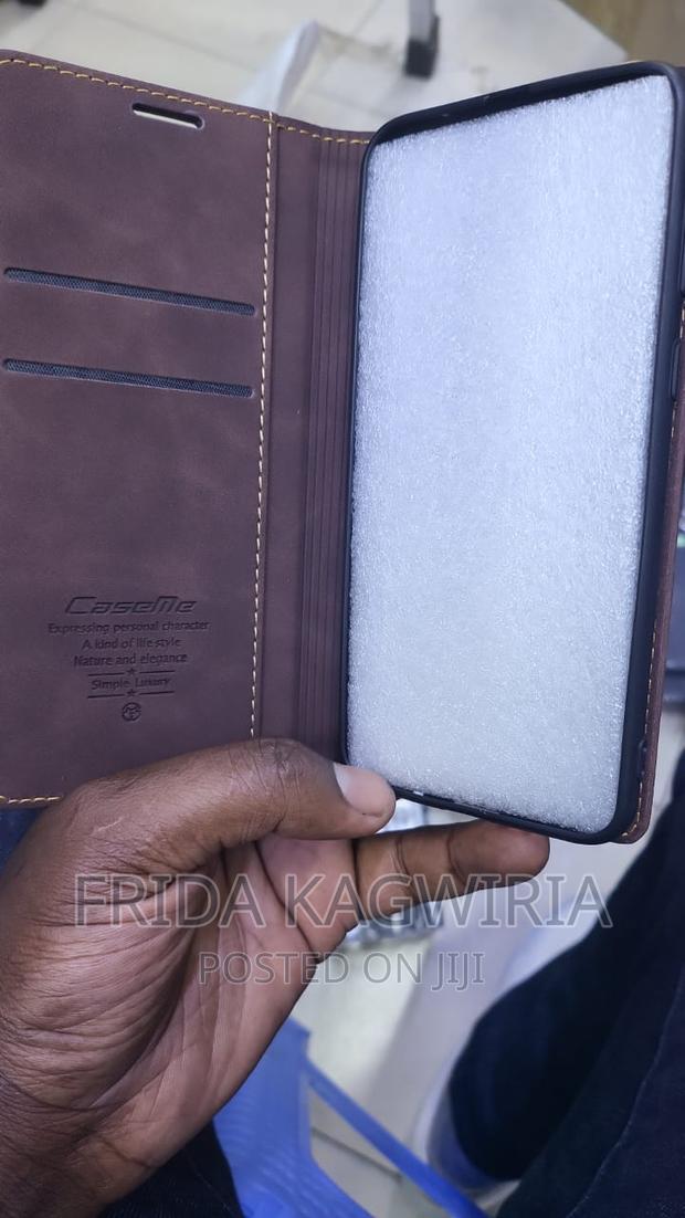 Google Pixel 7 Leather Flip Cover - thumbnail 2