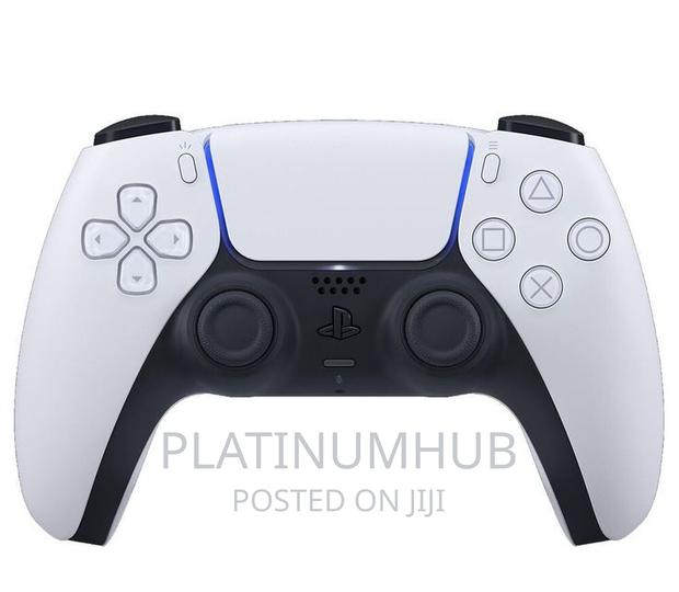 White Controller Ps5 U - main view