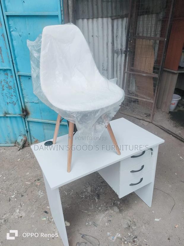 Eames Chair - main view