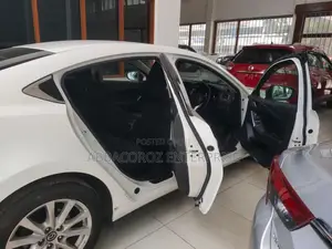 Mazda Axela 2016 Ivory