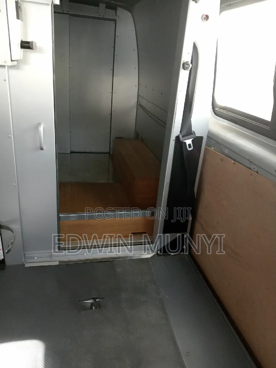 Toyota HiAce 2015 Silver