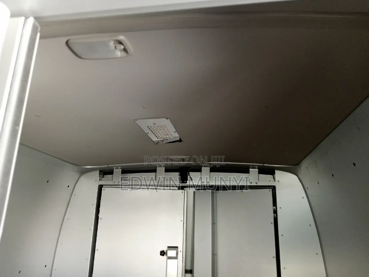 Toyota HiAce 2015 Silver