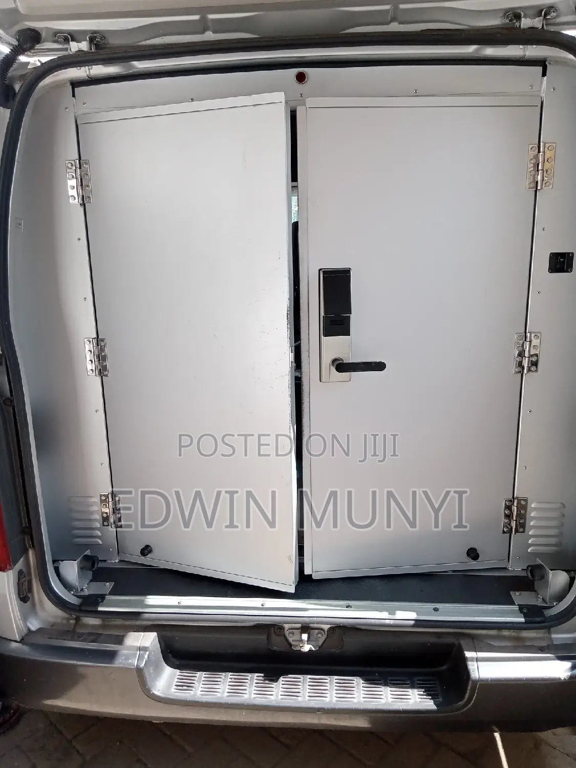 Toyota HiAce 2015 Silver
