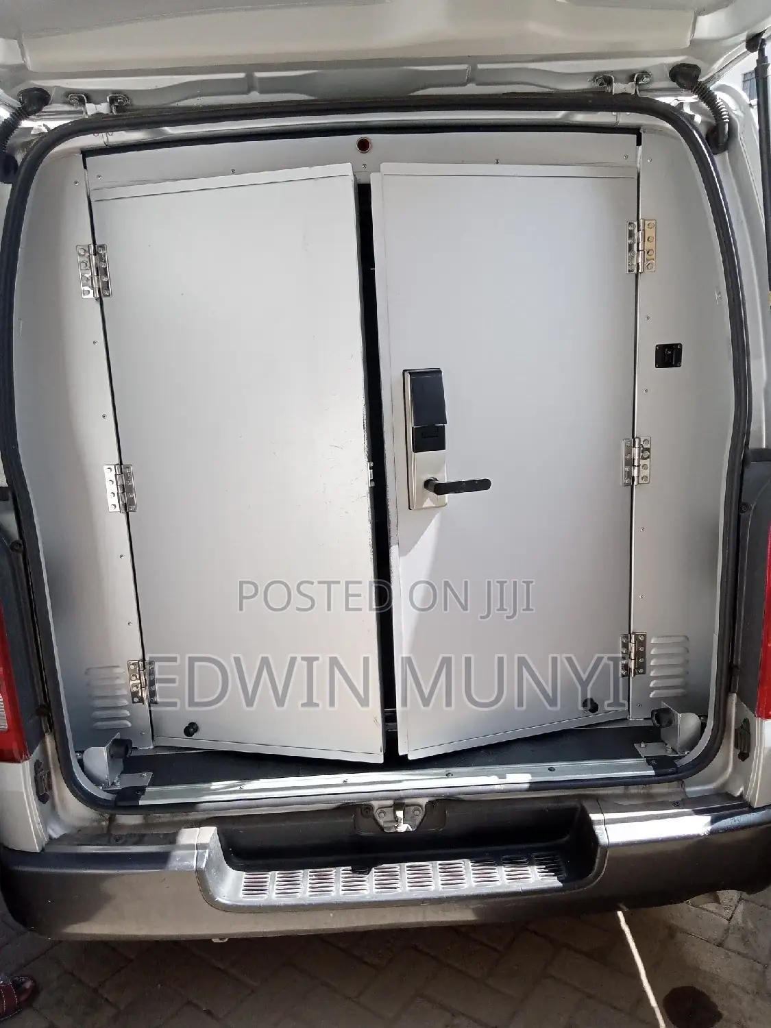 Toyota HiAce 2015 Silver