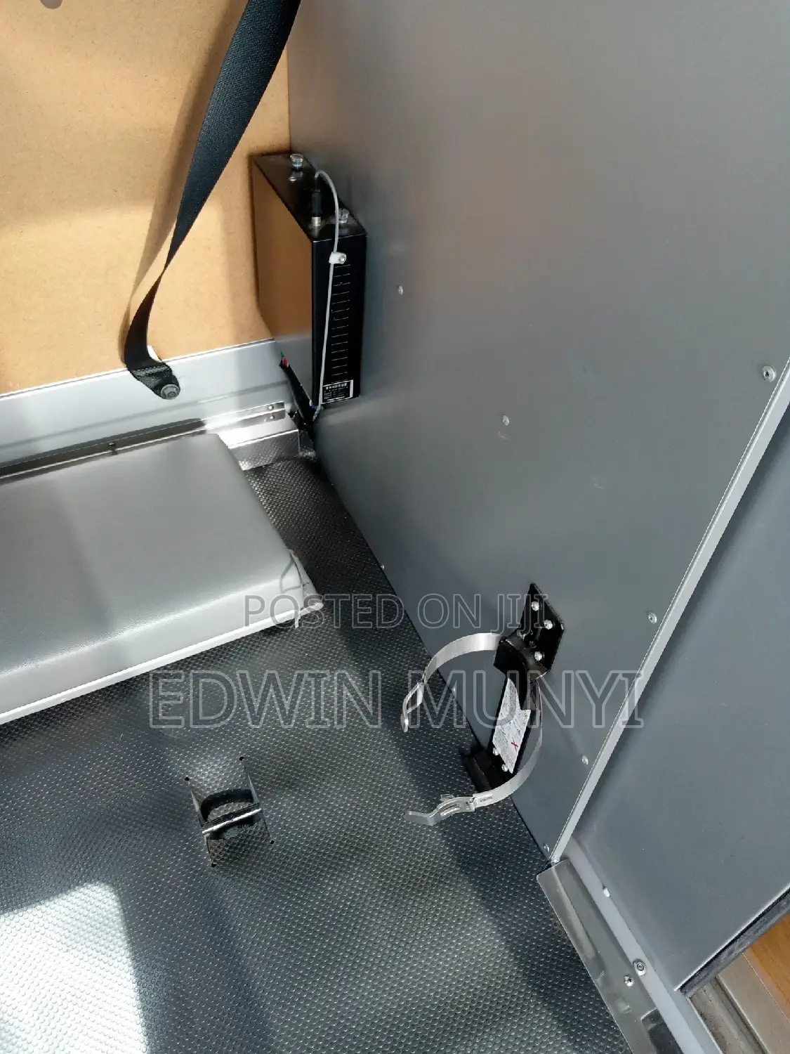 Toyota HiAce 2015 Silver