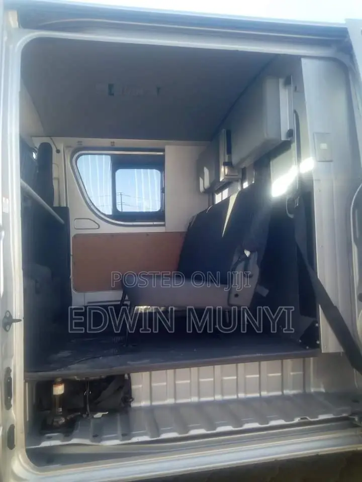 Toyota HiAce 2015 Silver