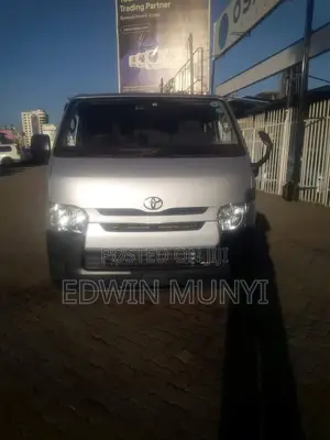 Toyota HiAce 2015 Silver
