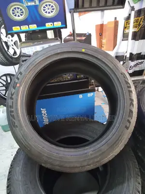 245/45r18 Falken Tire
