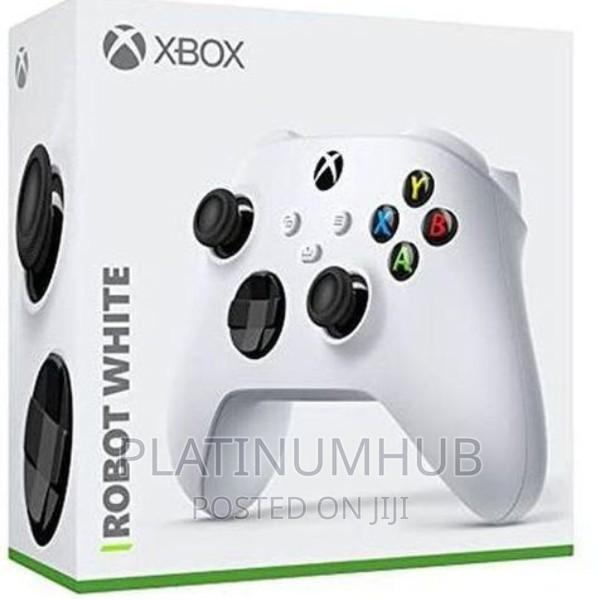 Xbox Robot White Pad V4 - main view