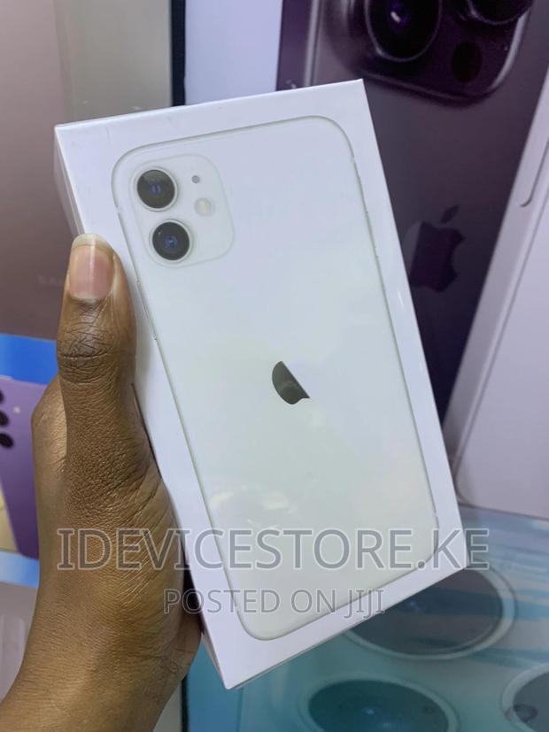 New Apple iPhone 11 128 GB White - main view