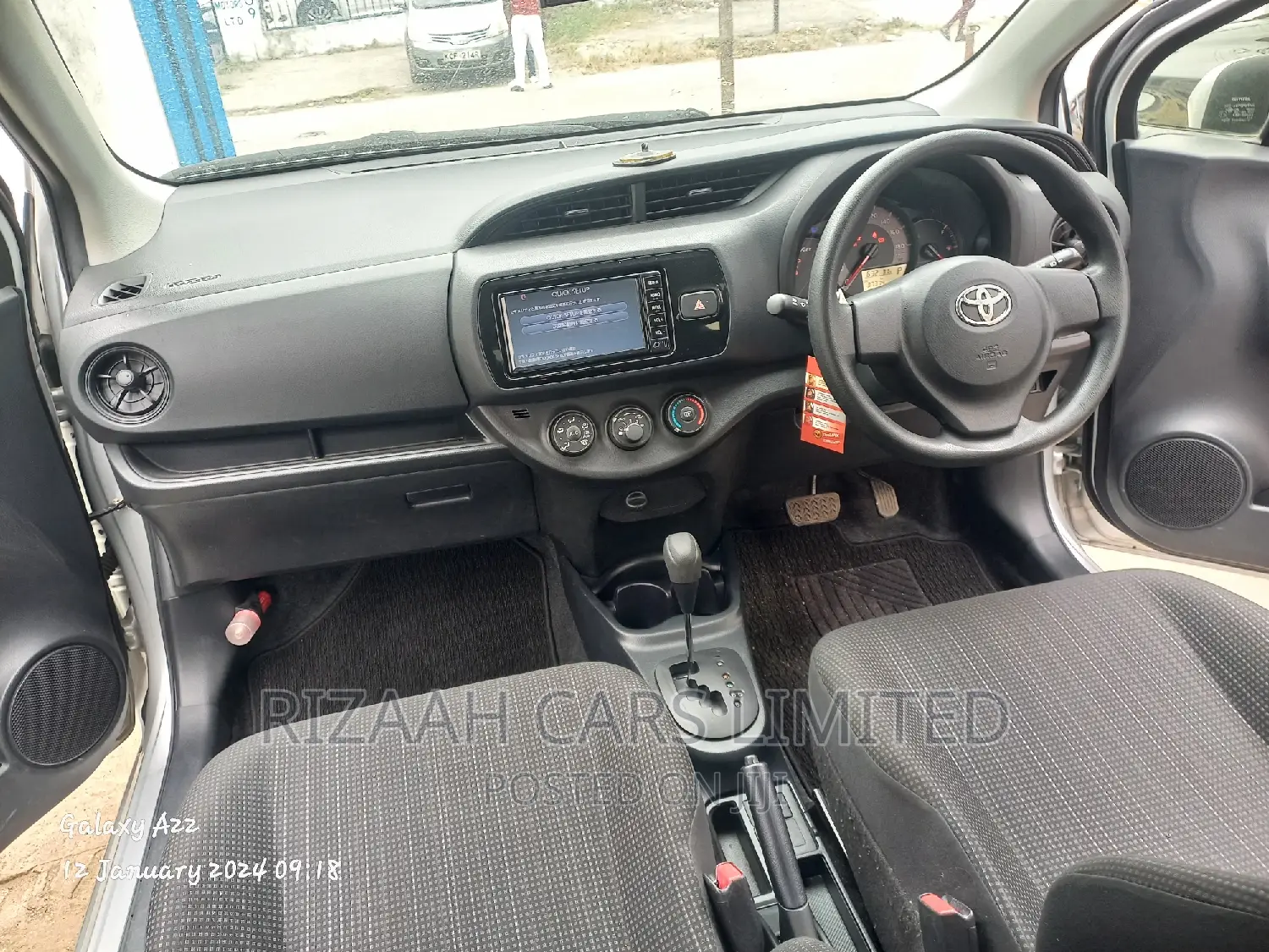 Toyota Vitz 2017 Silver