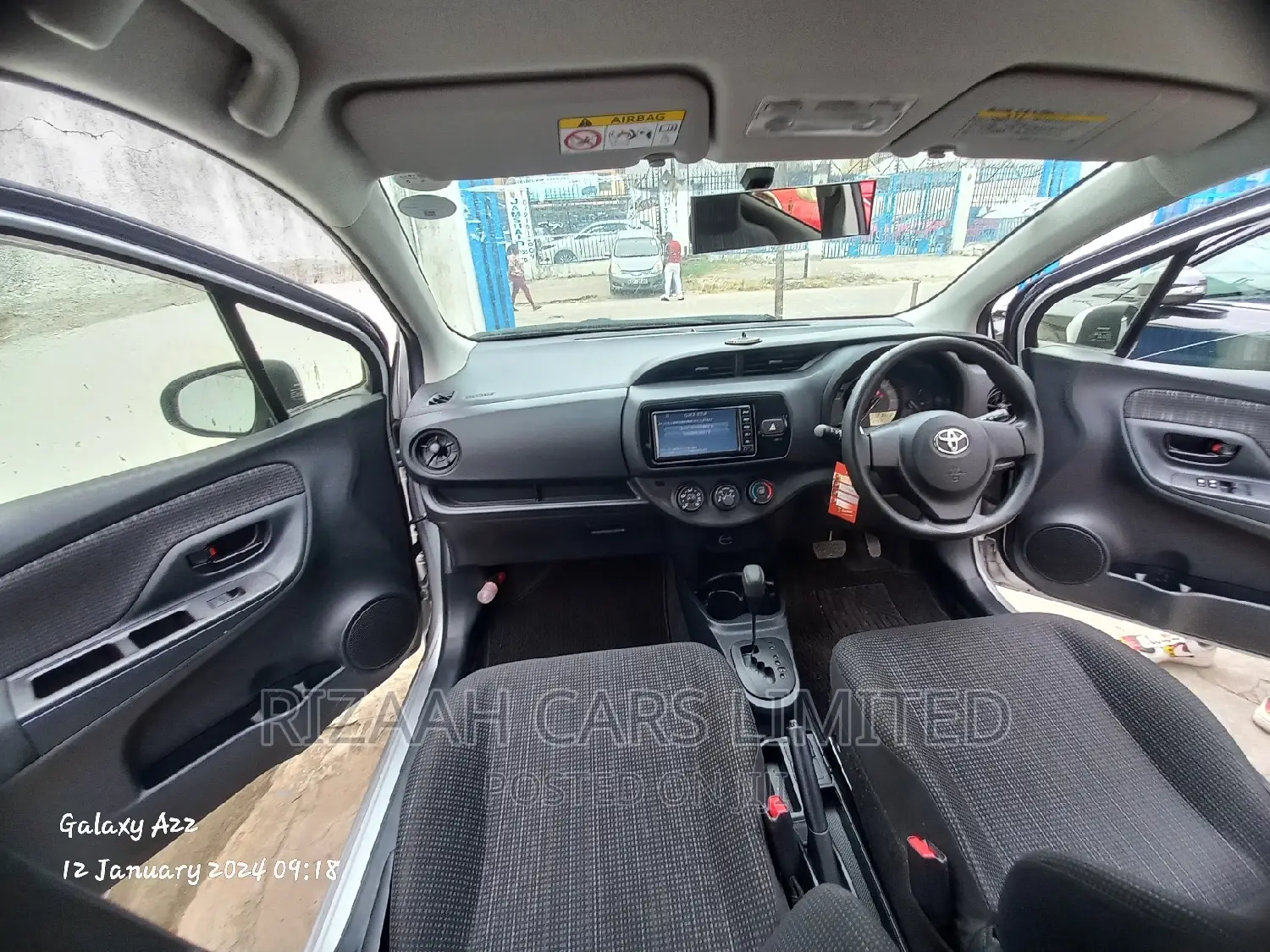 Toyota Vitz 2017 Silver