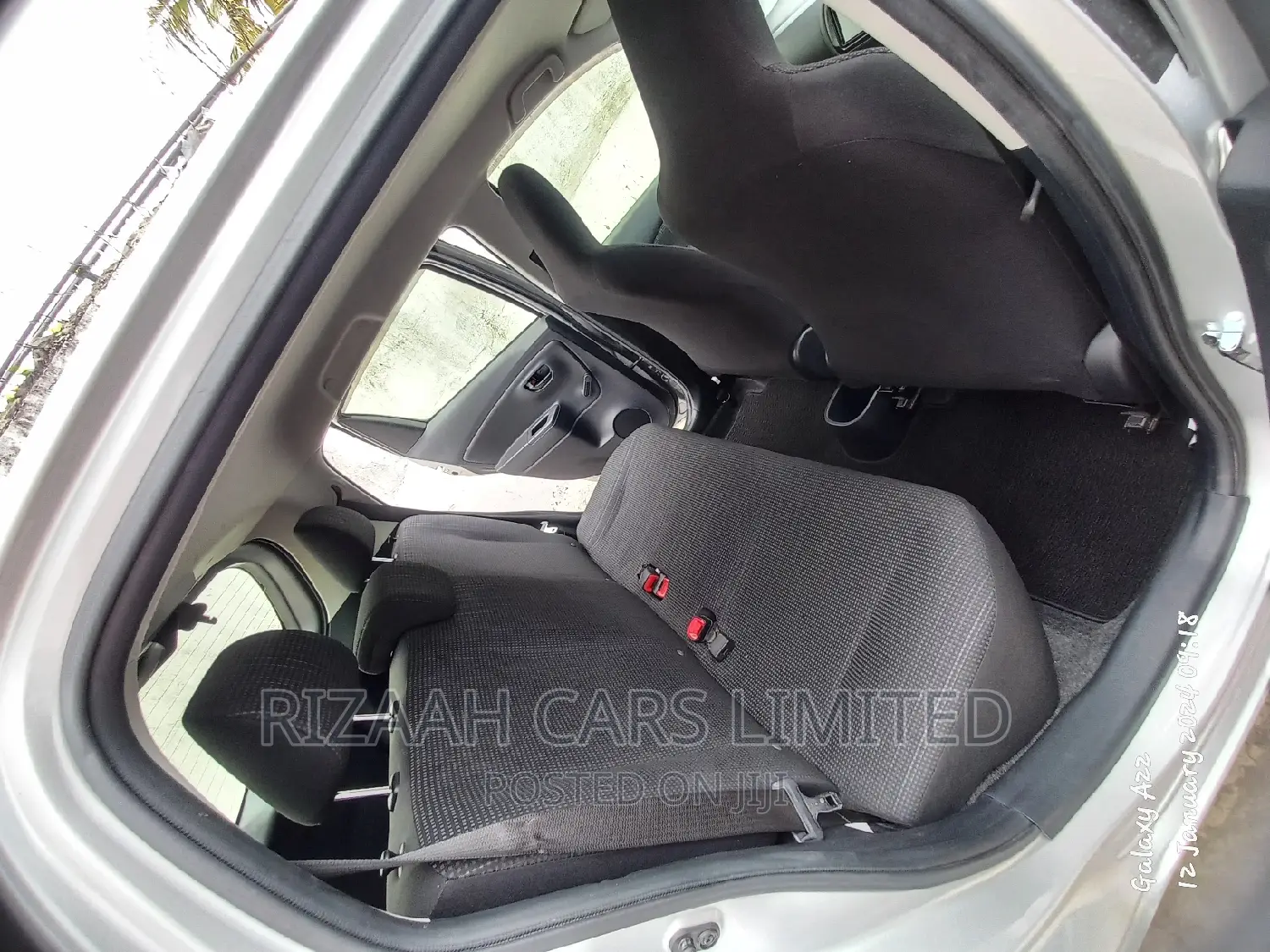 Toyota Vitz 2017 Silver