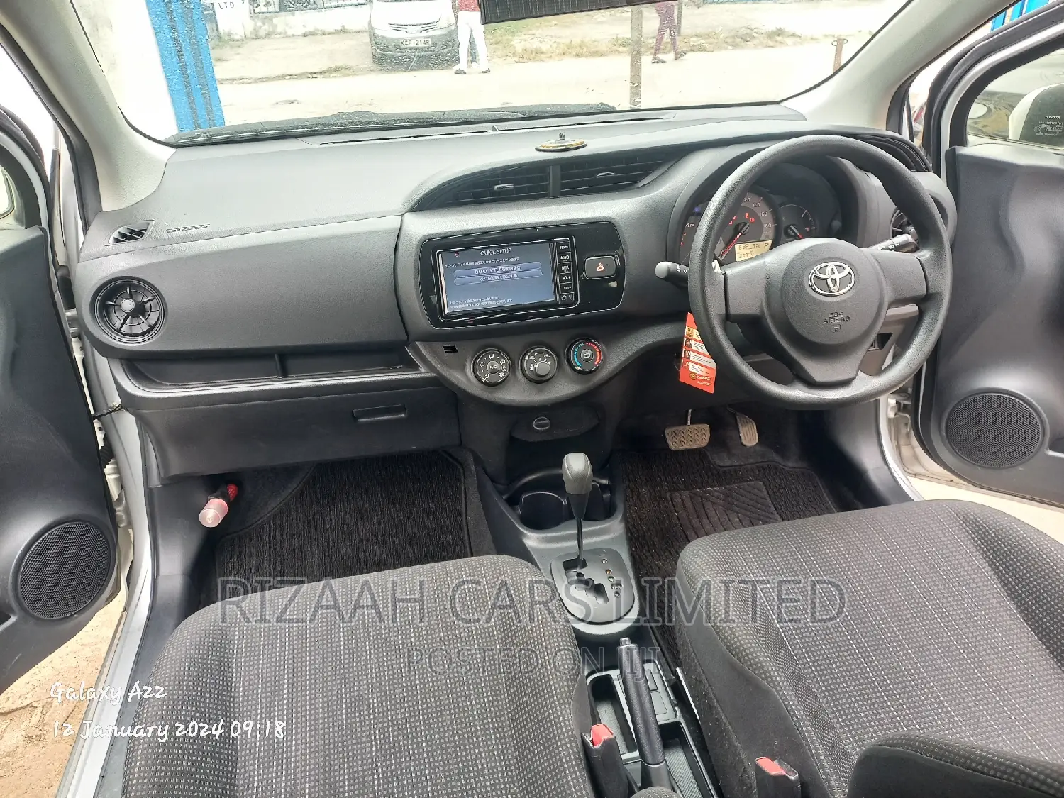 Toyota Vitz 2017 Silver