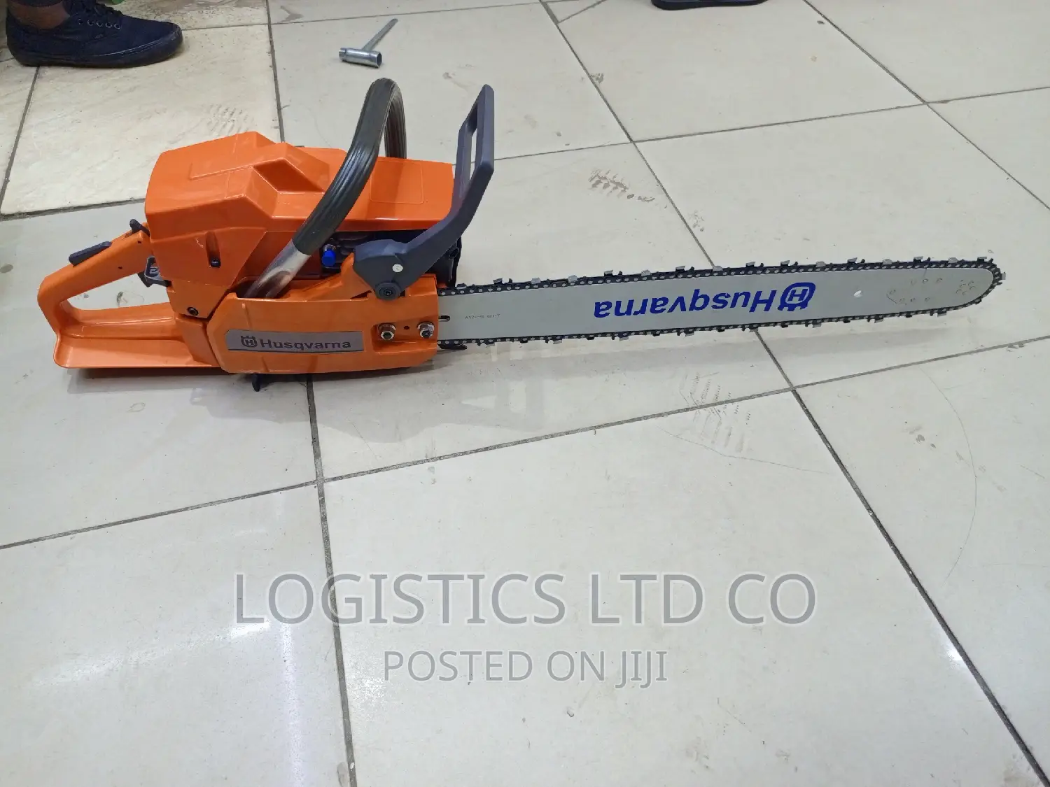Husqvarna Commercial Power Chain Saw 272XP Chain Saw Red