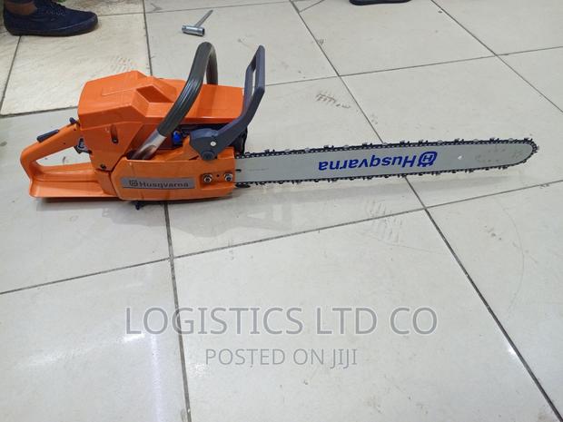 Husqvarna Commercial Power Chain Saw 272XP Chain Saw Red