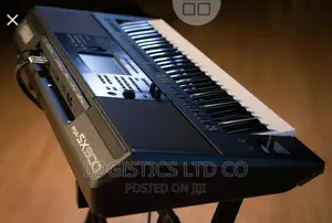 Yamaha PSR-S900 - 61-Key Arranger Workstation Keyboard