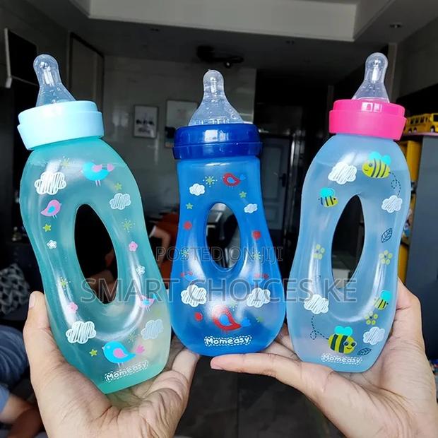 *Feeding Bottle (TRITAN), Curved Shape, Anti Colic Shape