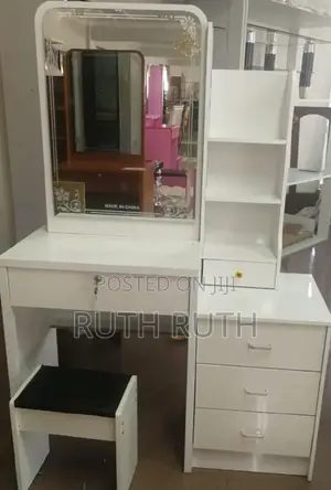 Dressing Table With Fixed Mirror