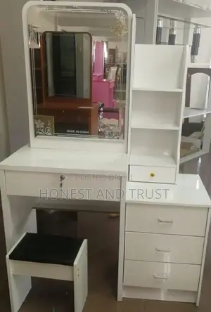Dressing Table With Fixed Mirror