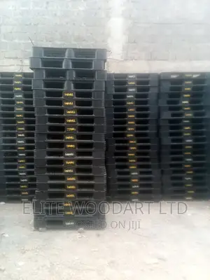 Logisall Premium Quality Plastic Pallets