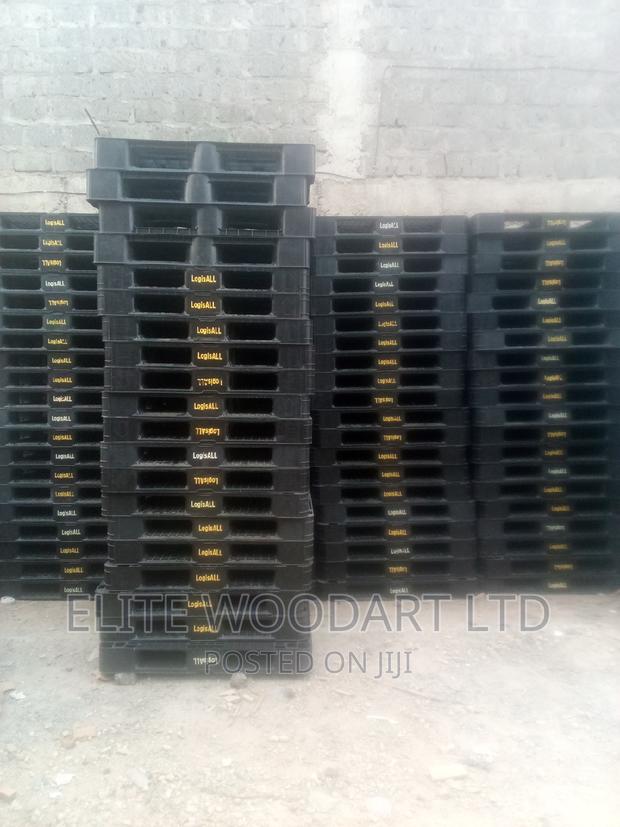 Logisall Premium Quality Plastic Pallets
