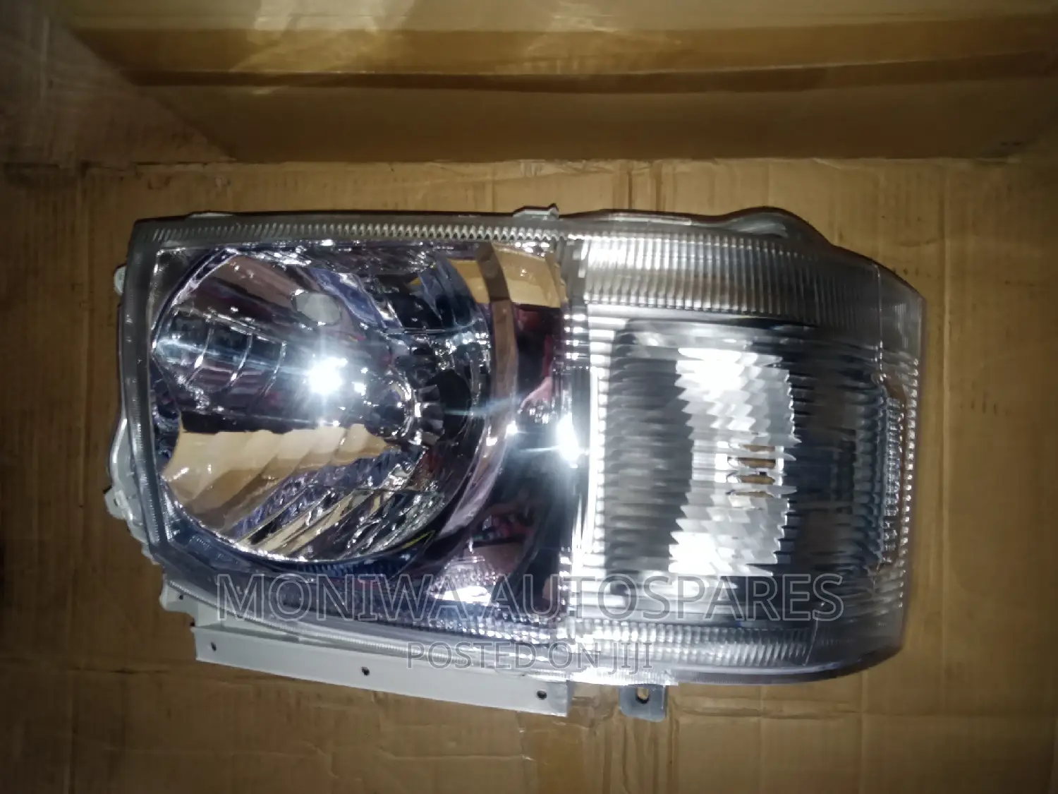 Headlamp Toyota Hiace 7l