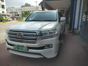 Toyota Land Cruiser 2019 Ivory