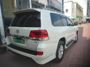 Toyota Land Cruiser 2019 Ivory