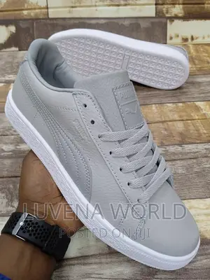 Puma Sneakers
