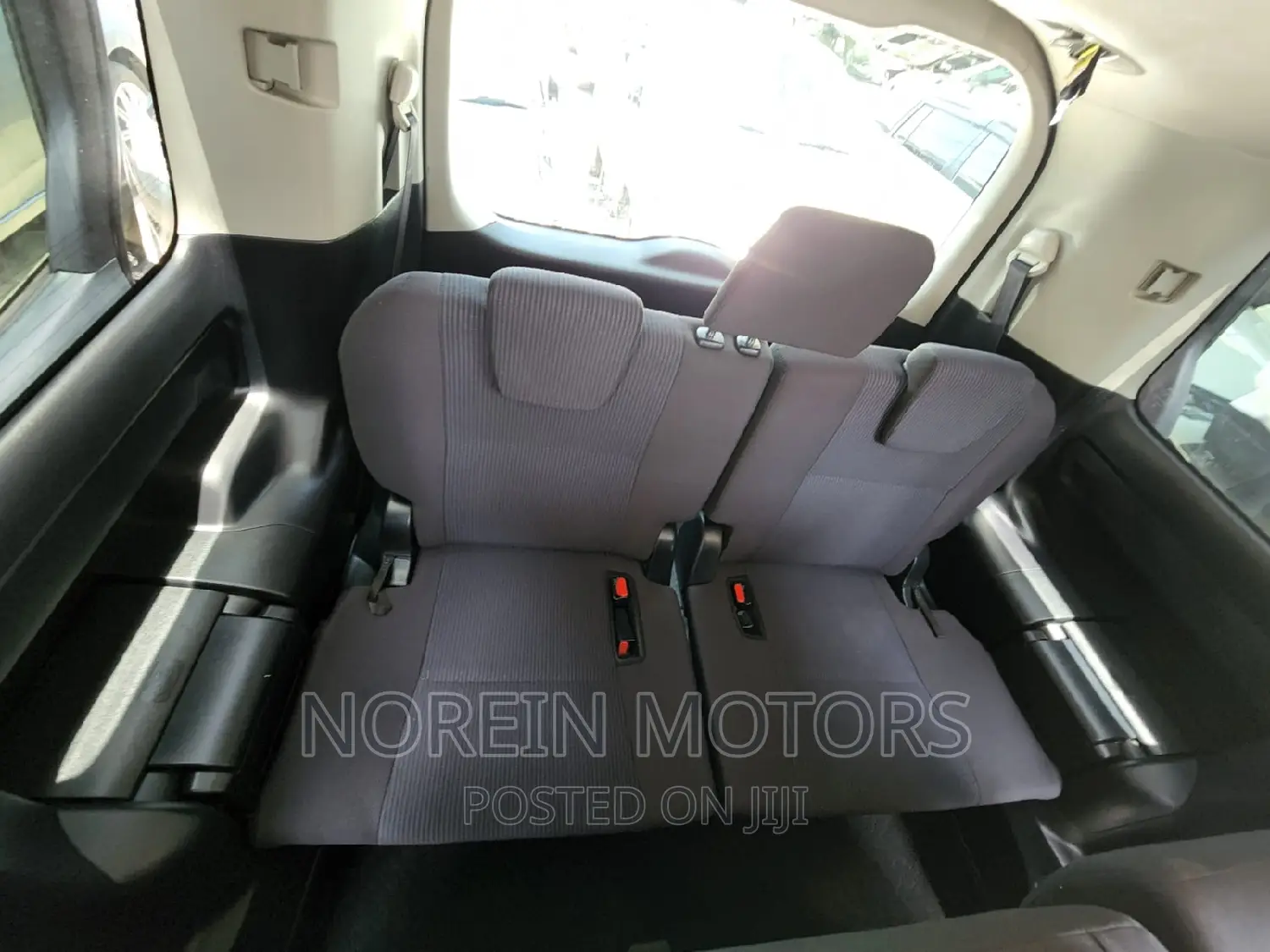 Toyota Noah 2017 Purple