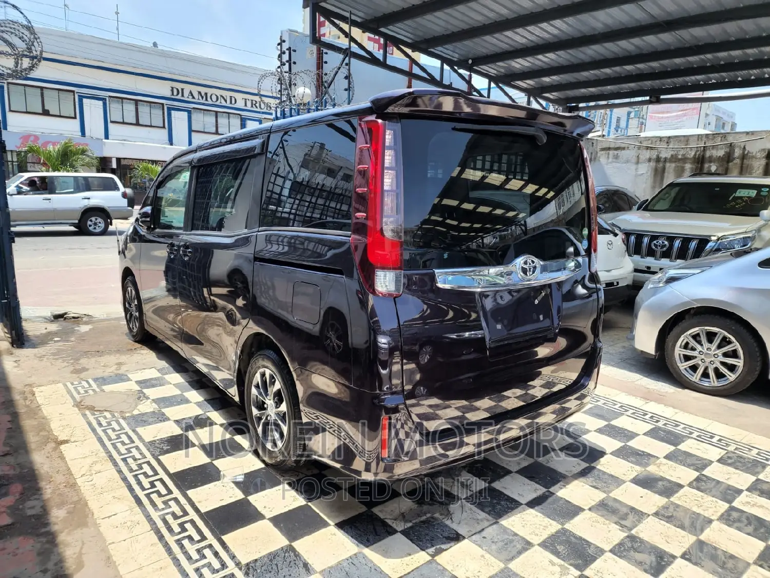 Toyota Noah 2017 Purple