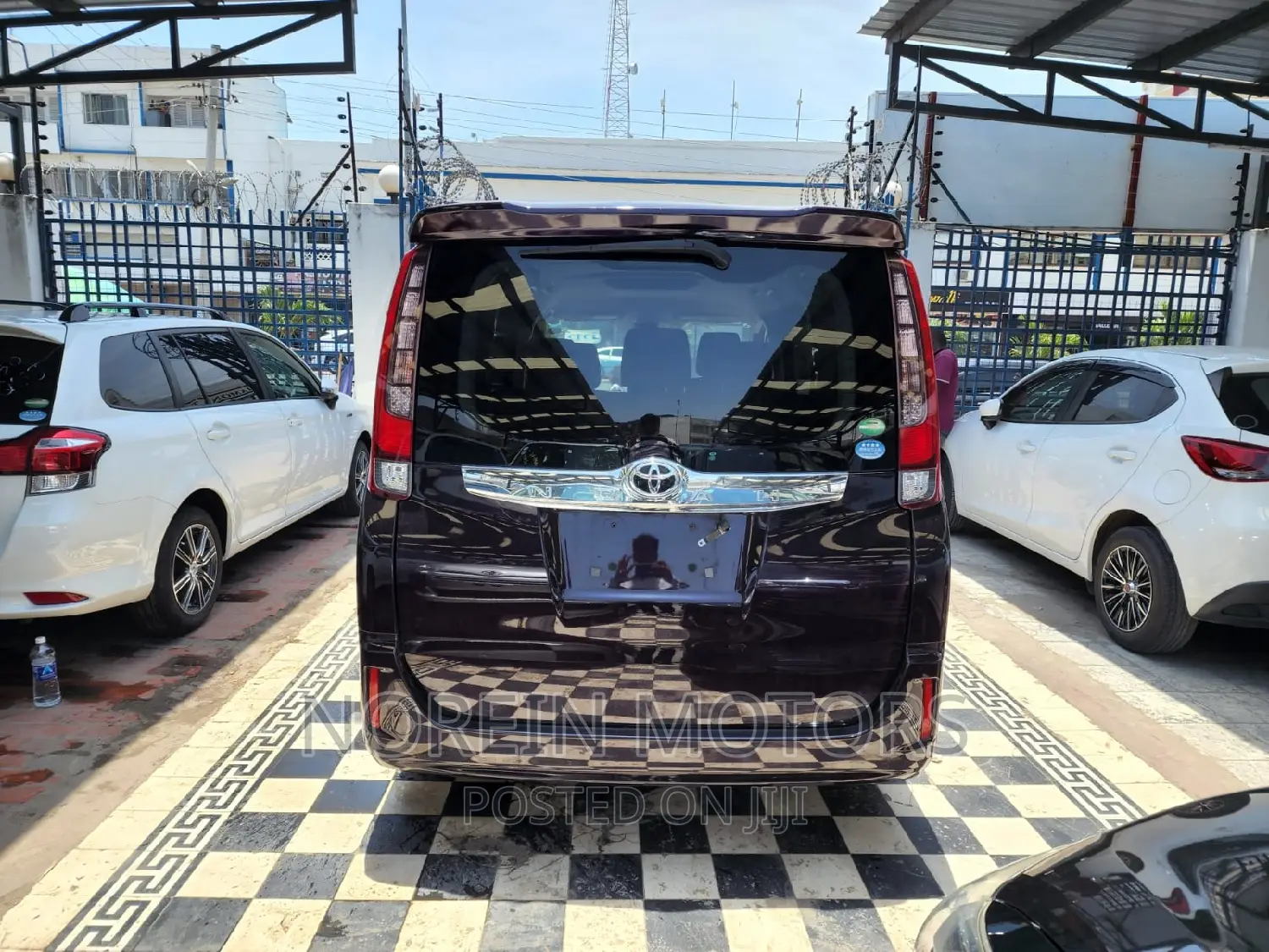 Toyota Noah 2017 Purple