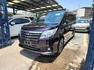 Toyota Noah 2017 Purple