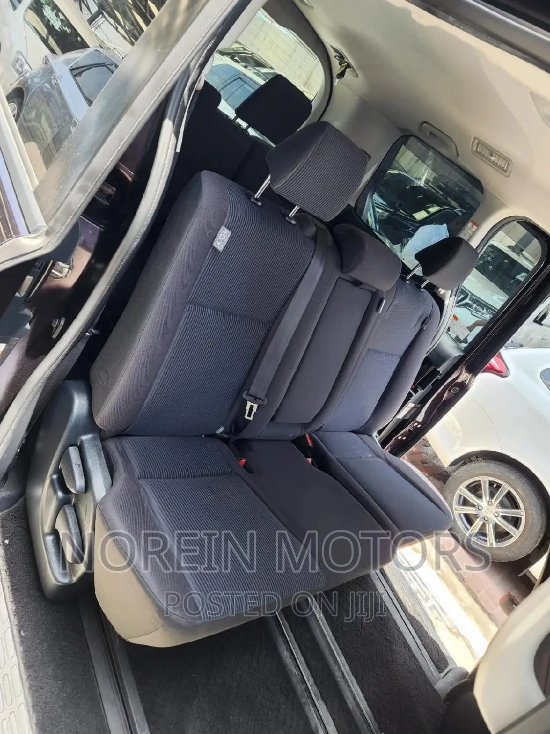 Toyota Noah 2017 Purple