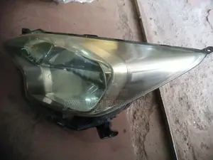 Toyota Ractis 2012 Headlight