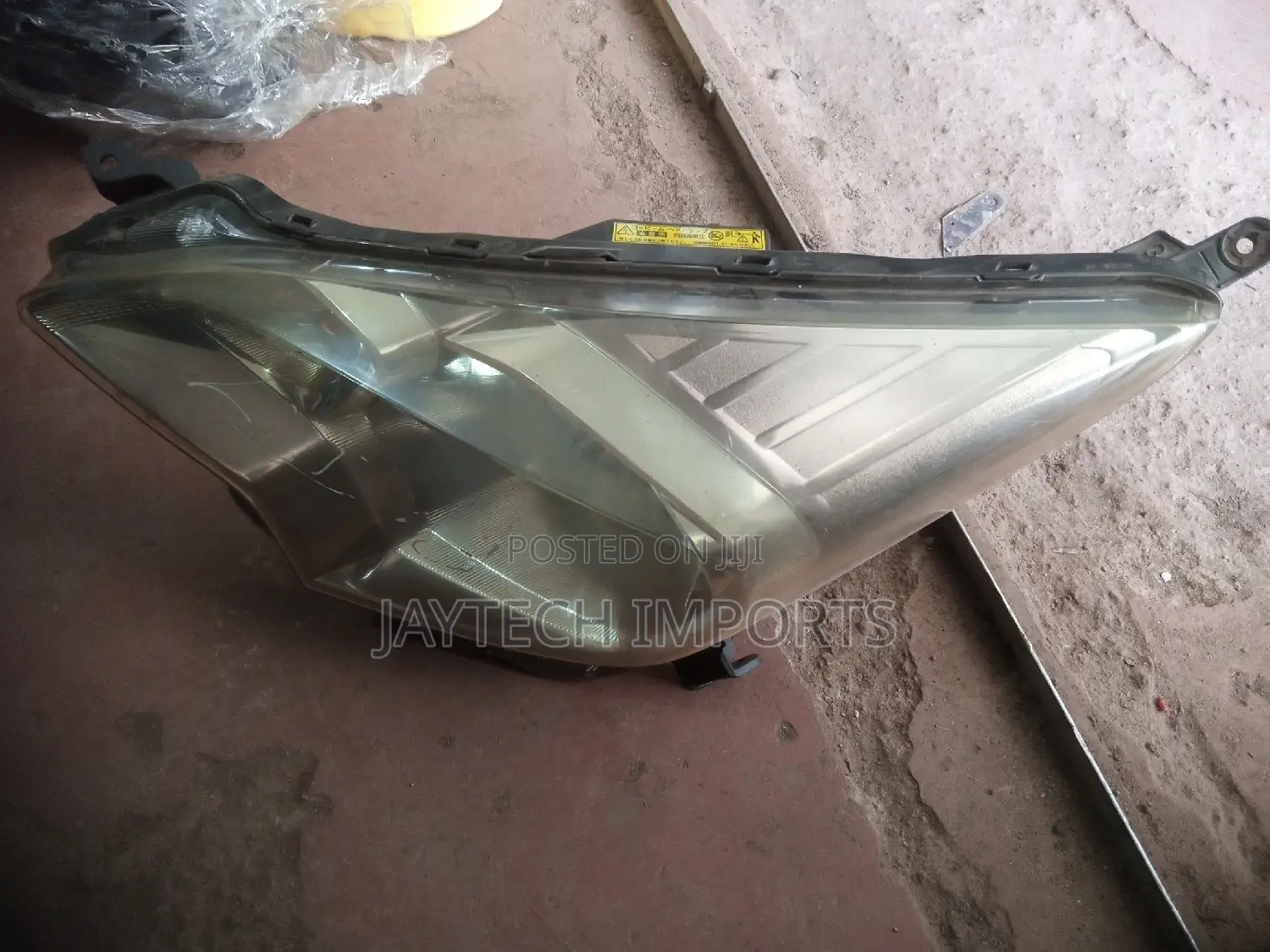 Toyota Ractis 2012 Headlight