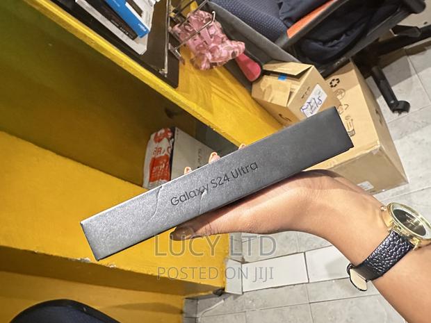 New Samsung Galaxy S24 Ultra 256 GB Gray - thumbnail 2