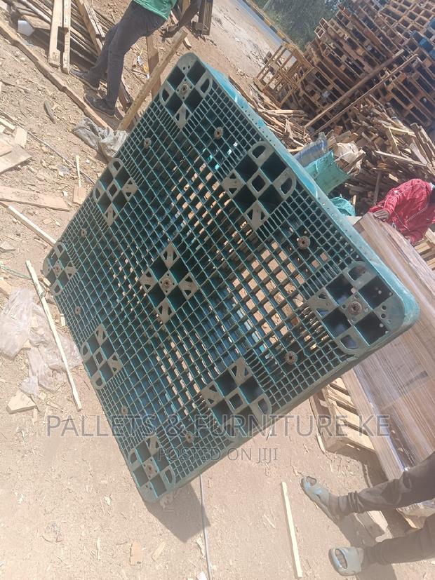 Commercial Strength Plastic Pallet - main view