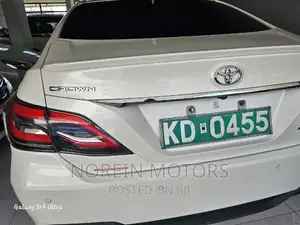 Toyota Crown 2020 Off white