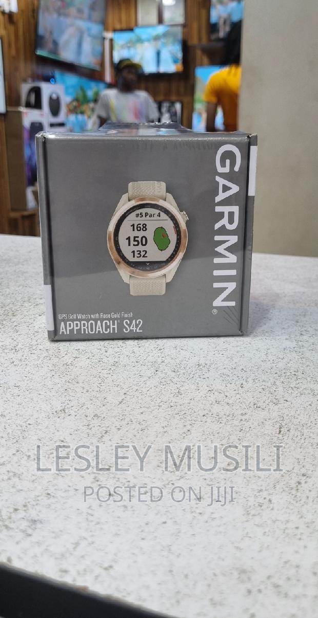 Garmin Approach S42, GPS Golf Smartwatch, Lightweight