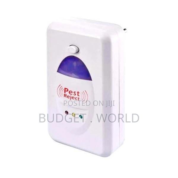 1pcs Ultrasound Pest Repeller Device-Cockroach Repeller - main view